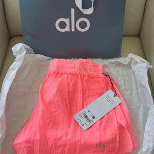 NWT Alo Yoga Game Time Short Neon Bubblegum Size: Small